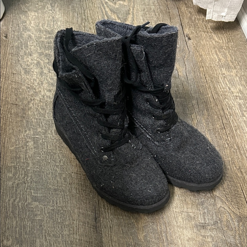 Womens Bearpaw Black/ grey Wool Boots